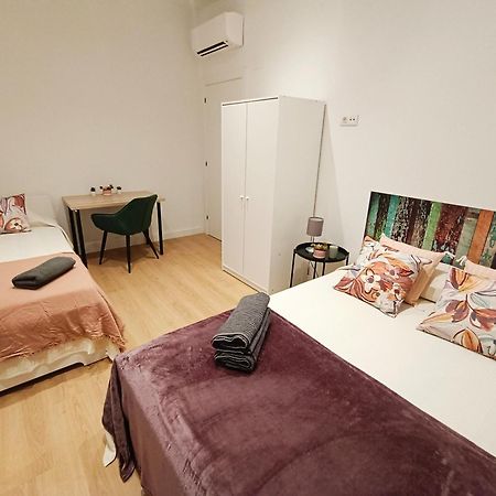 By Universitat Private Rooms Barcelona Exterior photo